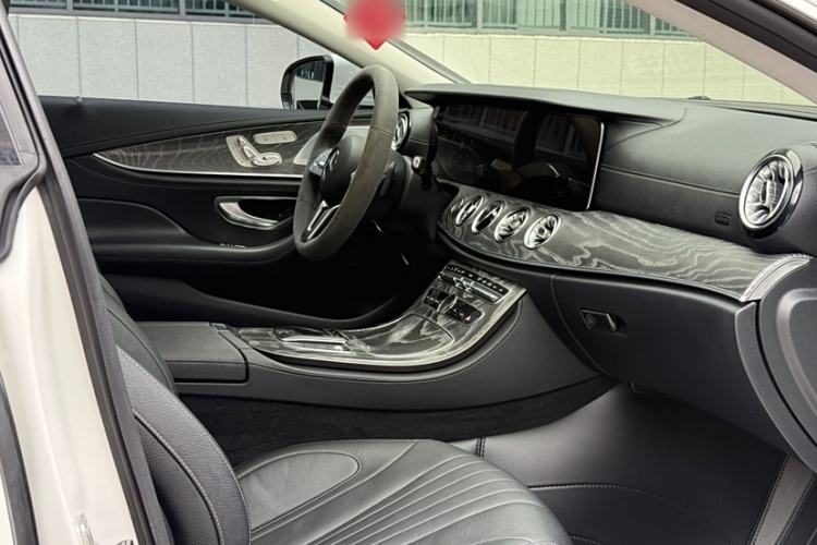 Used Mercedes-Benz CLS 2018 CLS 300 Dynamic Edition Interior 4