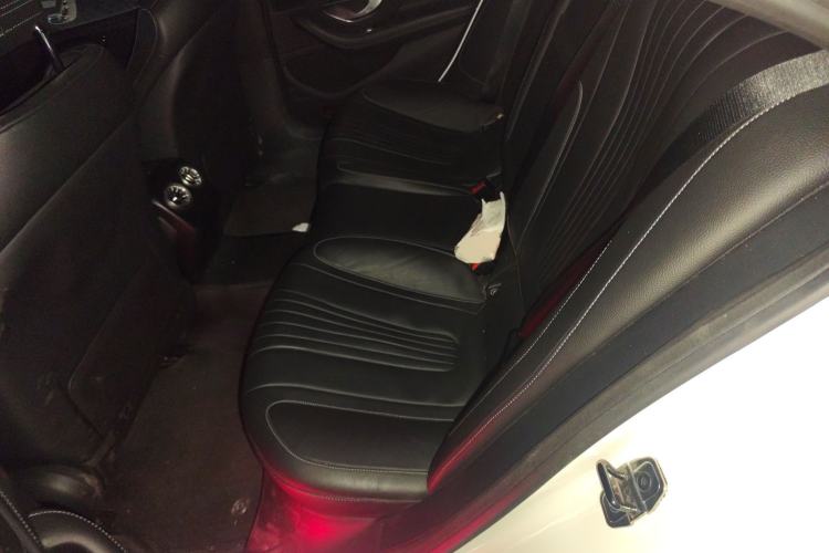 Used Mercedes-Benz CLS 2018 CLS 300 Dynamic Edition Interior 4