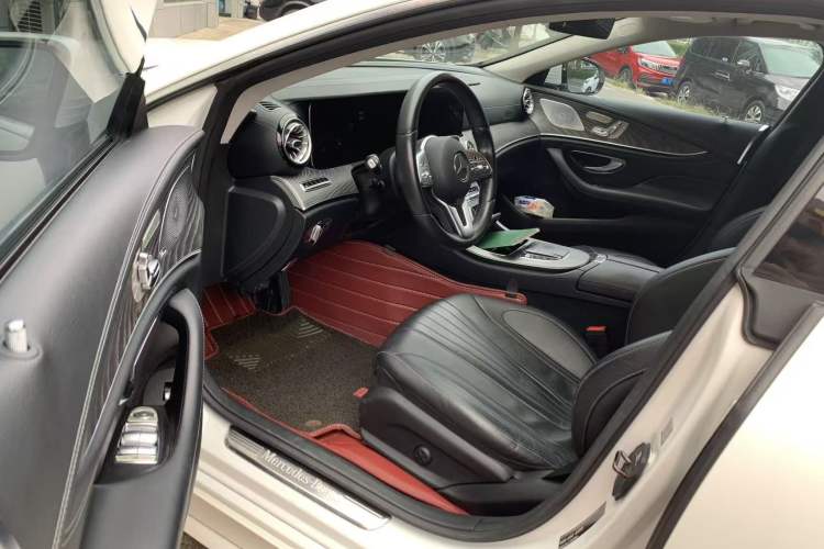Used Mercedes-Benz CLS 2018 CLS 300 Luxury Model Interior 5