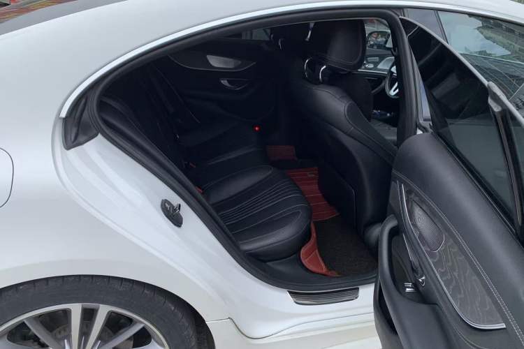 Used Mercedes-Benz CLS 2018 CLS 300 Luxury Model Interior 6