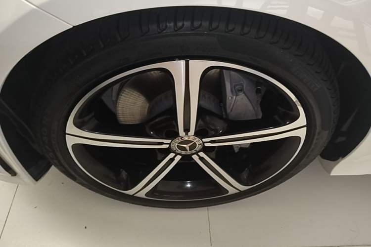Used Mercedes-Benz CLS 2018 CLS 350 4MATIC Left Front Wheel Hub