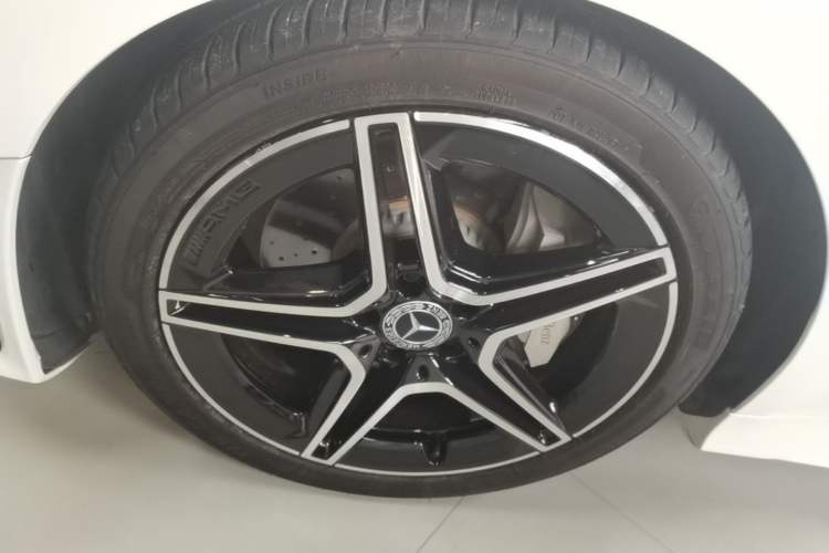 Used Mercedes-Benz CLS 2018 CLS 300 Dynamic Edition Left Front Wheel Hub