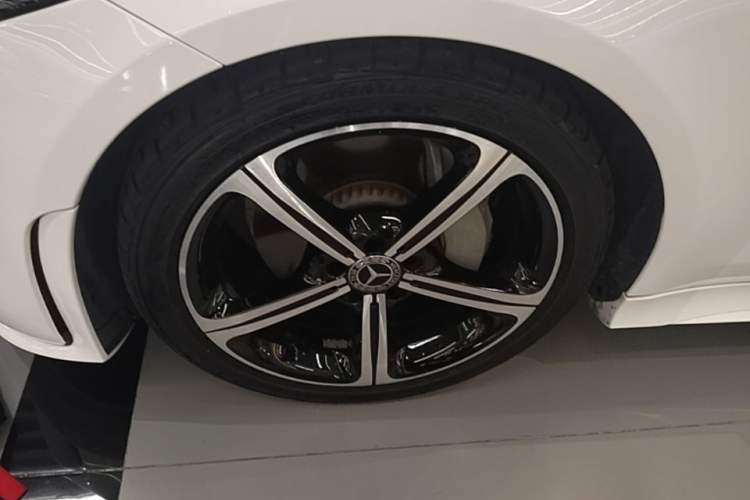 Used Mercedes-Benz CLS 2018 CLS 350 4MATIC Left Front Wheel Hub