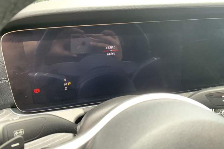 Used Mercedes-Benz CLS 2018 CLS 300 Luxury Model Odometer Close Up
