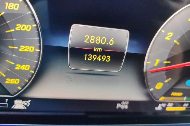 Used Mercedes-Benz CLS 2018 CLS 350 4MATIC Odometer Close Up