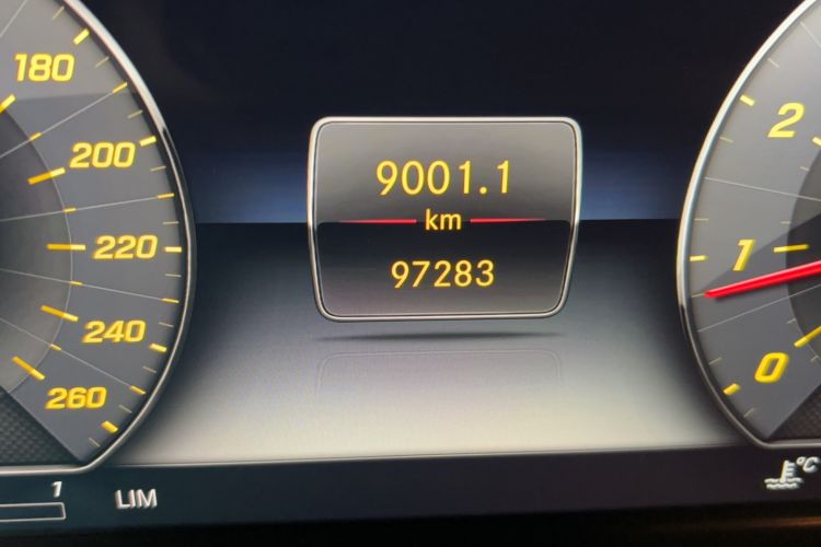 Used Mercedes-Benz CLS 2018 CLS 300 Dynamic Edition Odometer Close Up