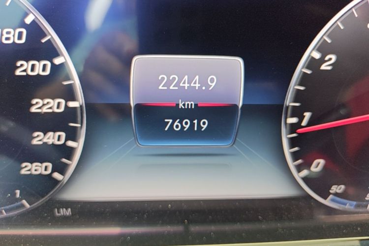 Used Mercedes-Benz CLS 2018 CLS 300 Dynamic Edition Odometer Close Up