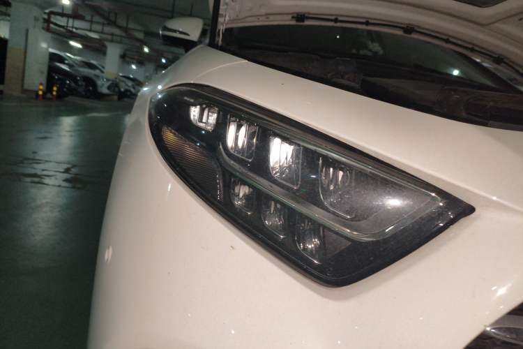Used Mercedes-Benz CLS 2018 CLS 300 Luxury Model Right Front Headlight