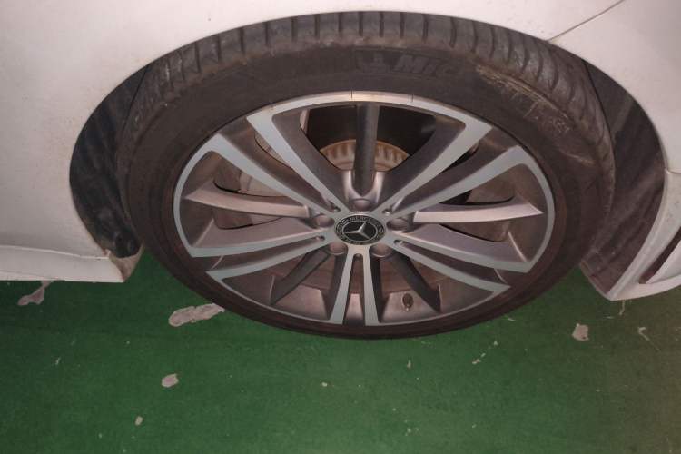 Used Mercedes-Benz CLS 2018 CLS 300 Luxury Model Right Front Wheel Hub