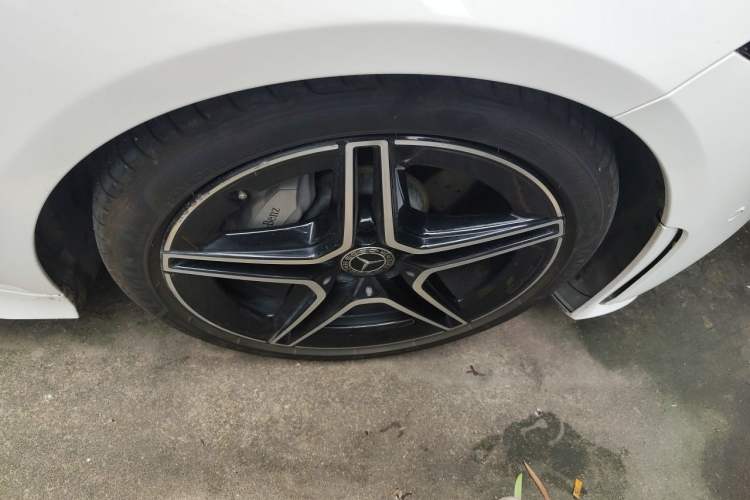 Used Mercedes-Benz CLS 2018 CLS 300 Luxury Model Right Front Wheel Hub
