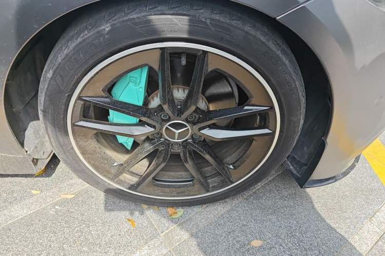 Used Mercedes-Benz CLS 2018 CLS 300 Luxury Model Right Front Wheel Hub