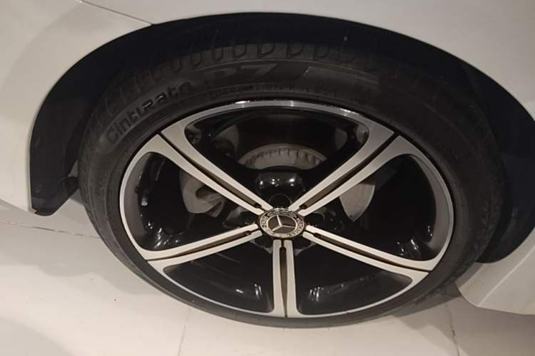Used Mercedes-Benz CLS 2018 CLS 350 4MATIC Right Rear Wheel Hub