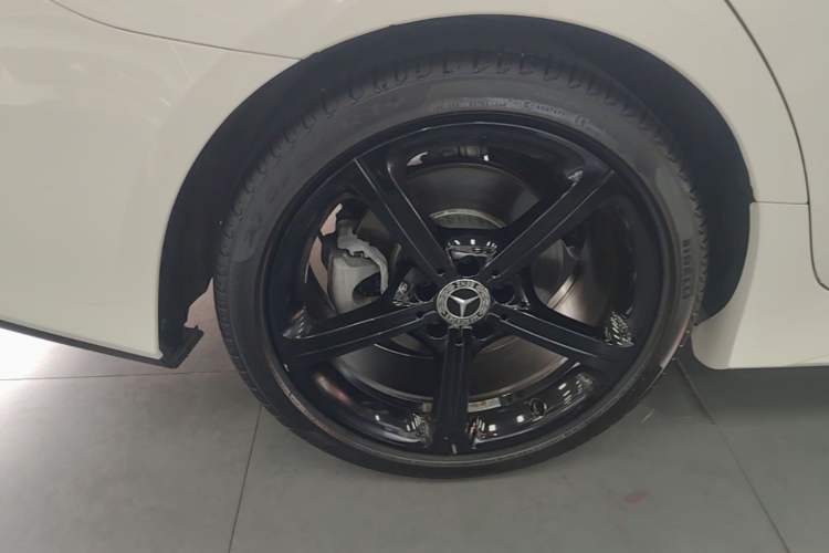 Used Mercedes-Benz CLS 2018 CLS 350 4MATIC Right Rear Wheel Hub
