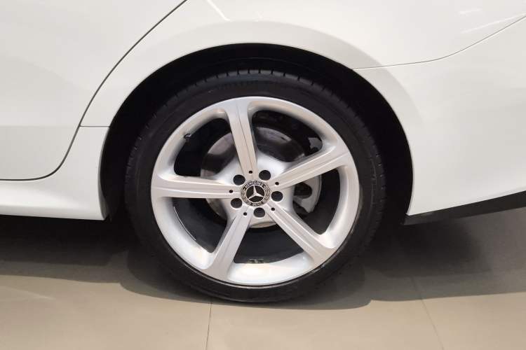 Used Mercedes-Benz CLS 2018 CLS 300 Dynamic Edition Right Rear Wheel Hub