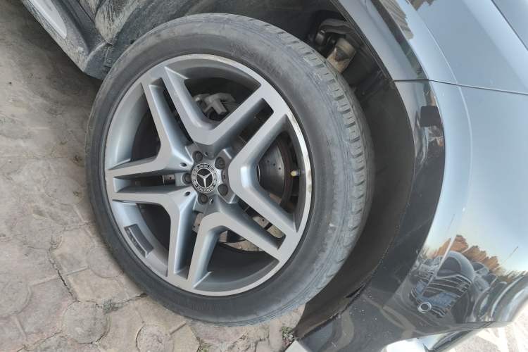 Used Mercedes-Benz CLS  Right Front Wheel Hub
