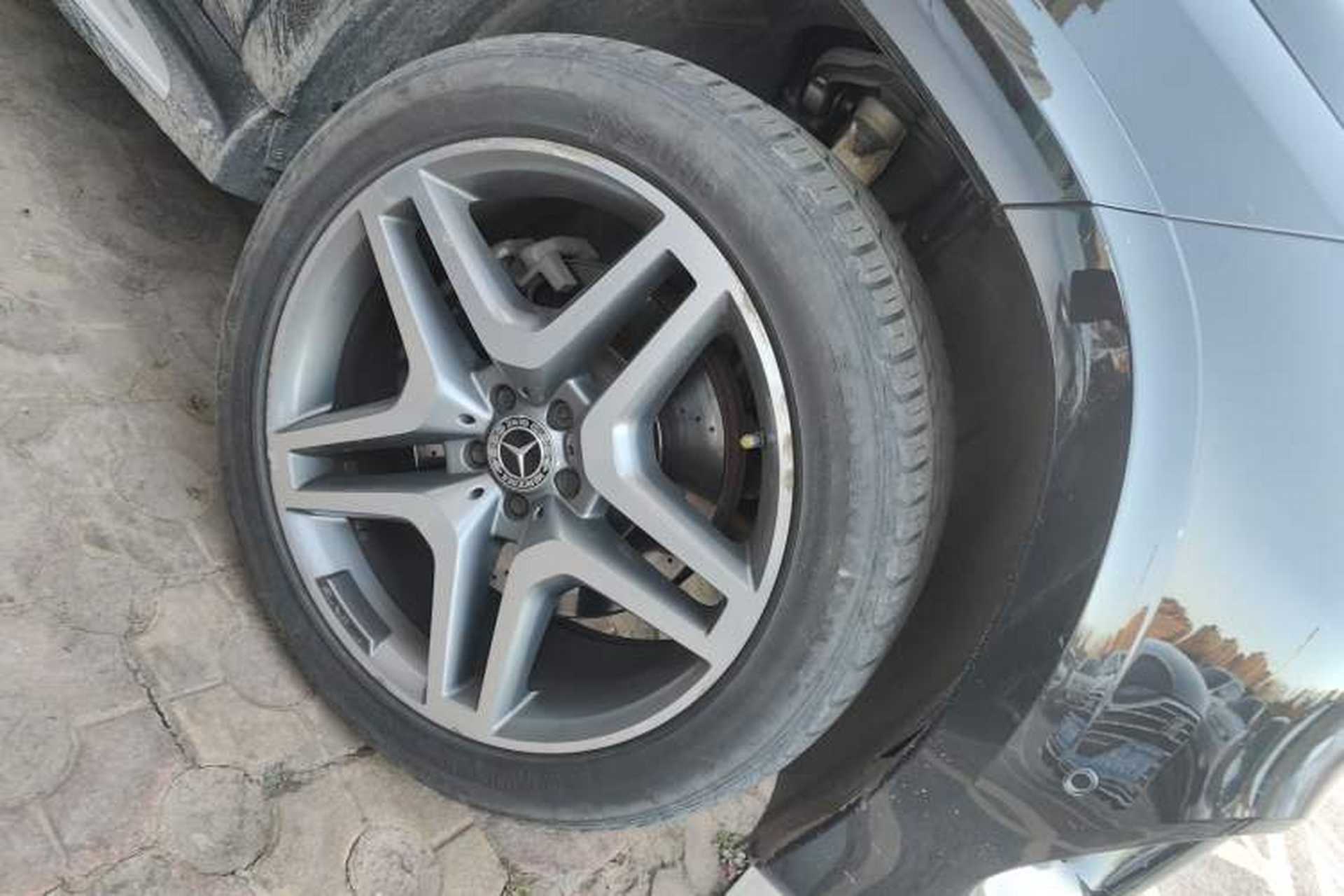 Used Mercedes-Benz CLS  Right Front Wheel Hub