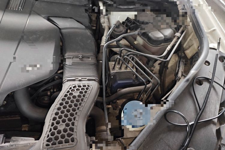 Used Mercedes-Benz CLS  Engine Bay Left