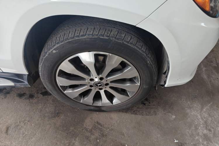 Used Mercedes-Benz CLS  Right Front Wheel Hub