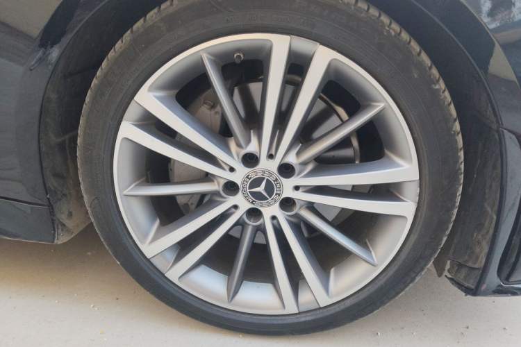 Used Mercedes-Benz CLS 2020 CLS 300 Sport Edition Right Front Wheel Hub