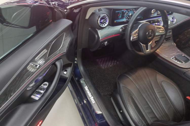 Used Mercedes-Benz CLS 2020 CLS 300 Sport Edition Interior 3