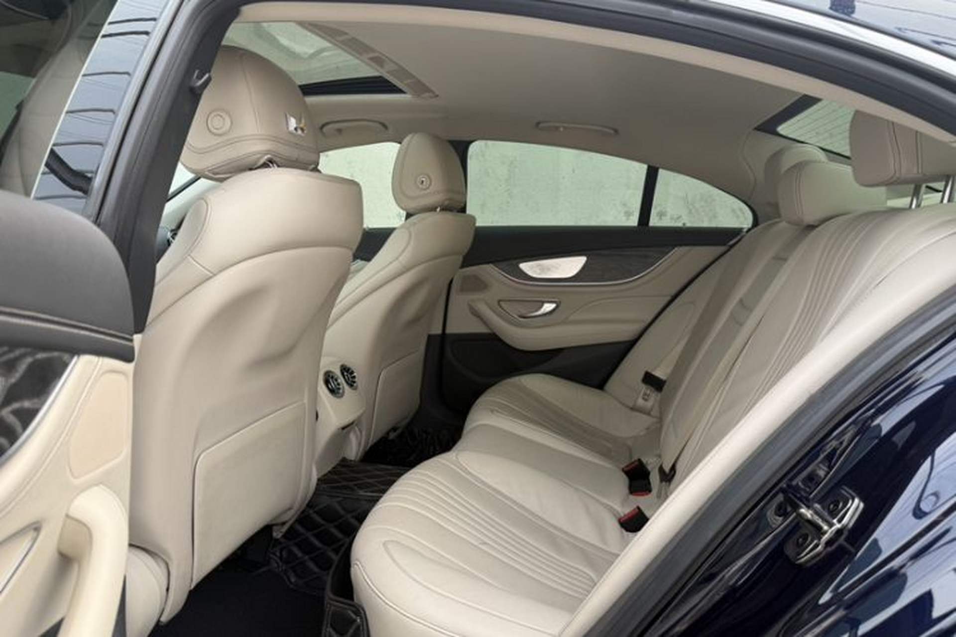 Used Mercedes-Benz CLS 2020 CLS 300 Luxury Model Interior 5