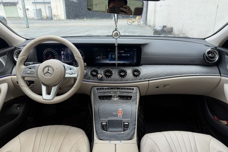 Used Mercedes-Benz CLS 2020 CLS 300 Luxury Model Interior 8