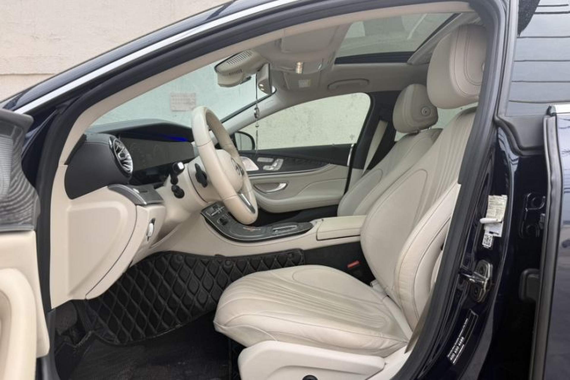 Used Mercedes-Benz CLS 2020 CLS 300 Luxury Model Interior 9