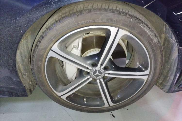 Used Mercedes-Benz CLS 2020 CLS 300 Luxury Model Right Front Wheel Hub