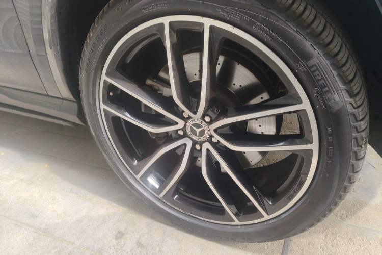 Used Mercedes-Benz CLS  Right Front Wheel Hub