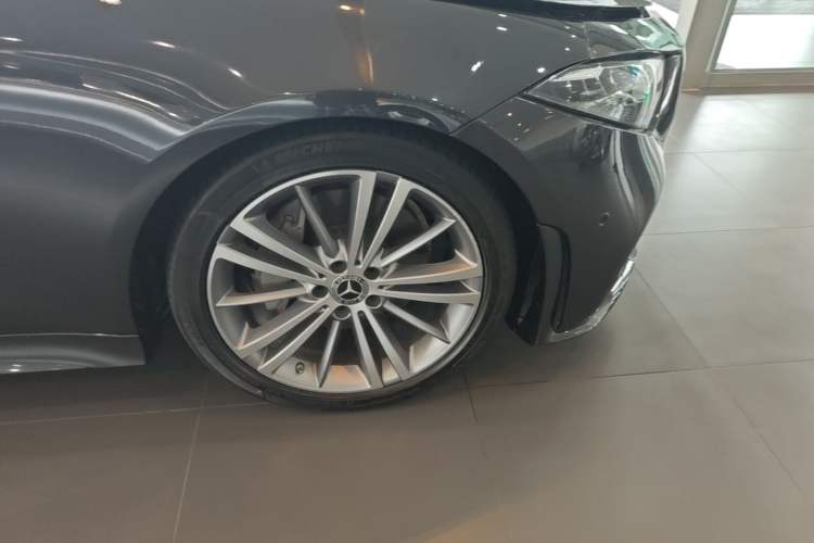 Used Mercedes-Benz CLS 2020 CLS 300 Sport Edition Right Front Wheel Hub
