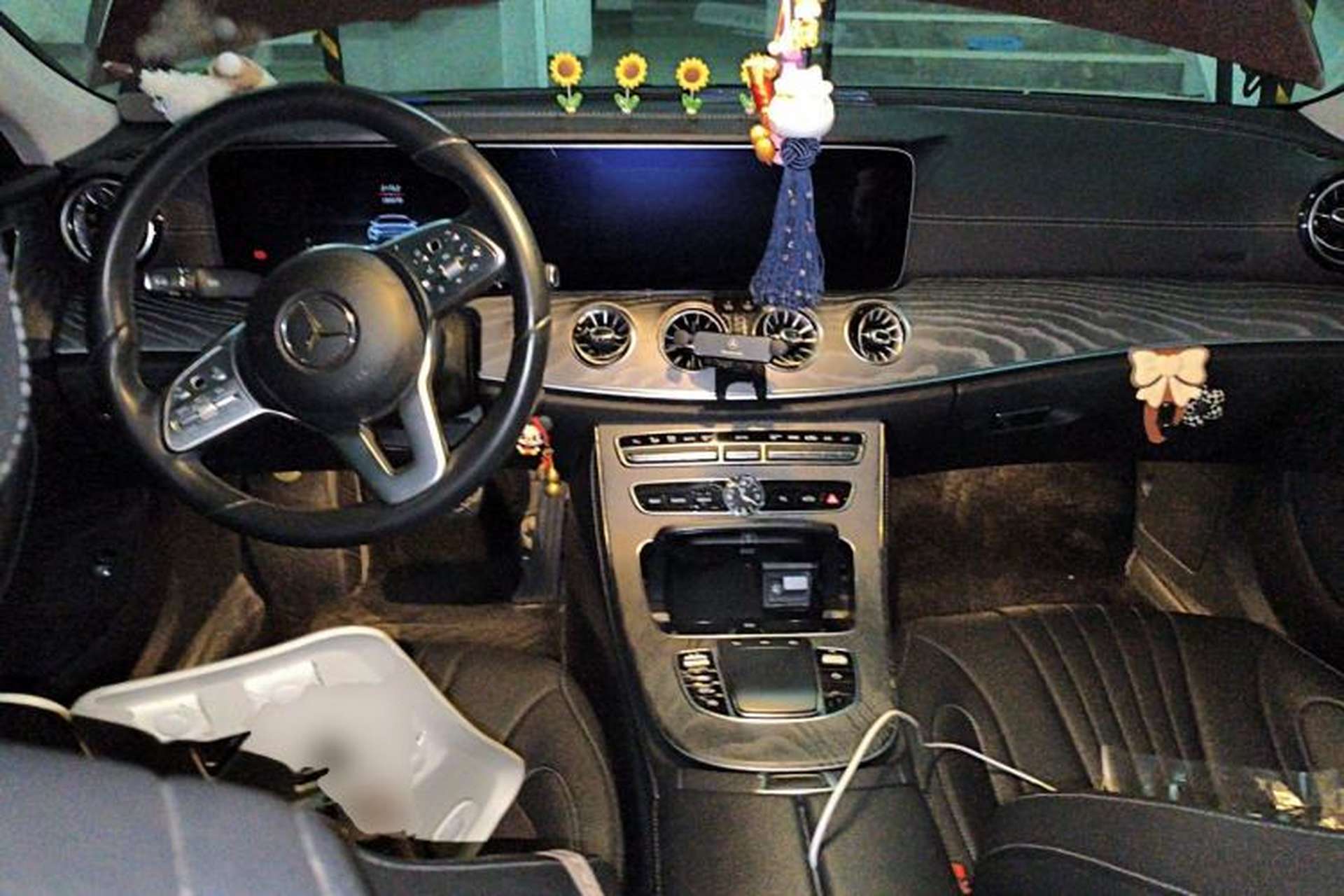 Used Mercedes-Benz CLS 2020 CLS 300 Sport Edition Center Console