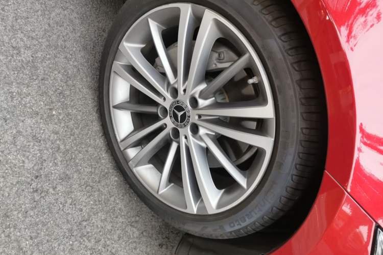 Used Mercedes-Benz CLS 2020 CLS 300 Sport Edition Right Front Wheel Hub