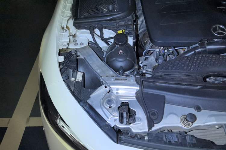 Used Mercedes-Benz CLS 2020 CLS 300 Luxury Model Engine Bay Right