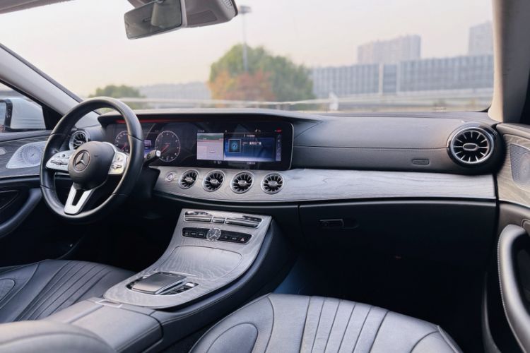 Used Mercedes-Benz CLS 2020 CLS 300 Luxury Model Interior 4