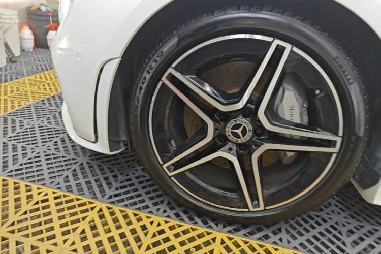 Used Mercedes-Benz CLS 2020 CLS 300 Sport Edition Left Front Wheel Hub
