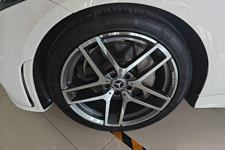 Used Mercedes-Benz CLS 2020 CLS 300 Sport Edition Left Front Wheel Hub