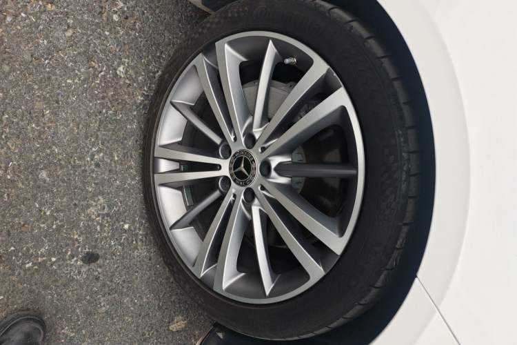 Used Mercedes-Benz CLS 2020 CLS 300 Sport Edition Right Front Wheel Hub