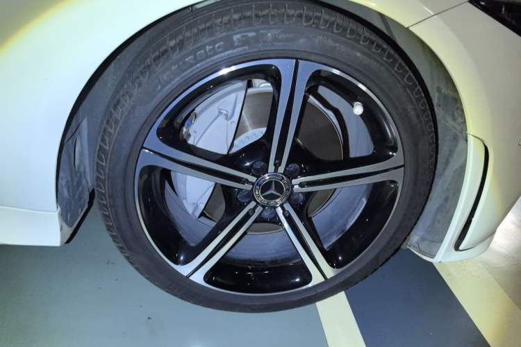 Used Mercedes-Benz CLS 2020 CLS 300 Luxury Model Right Front Wheel Hub