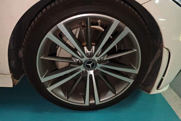 Used Mercedes-Benz CLS 2020 CLS 300 Sport Edition Right Front Wheel Hub