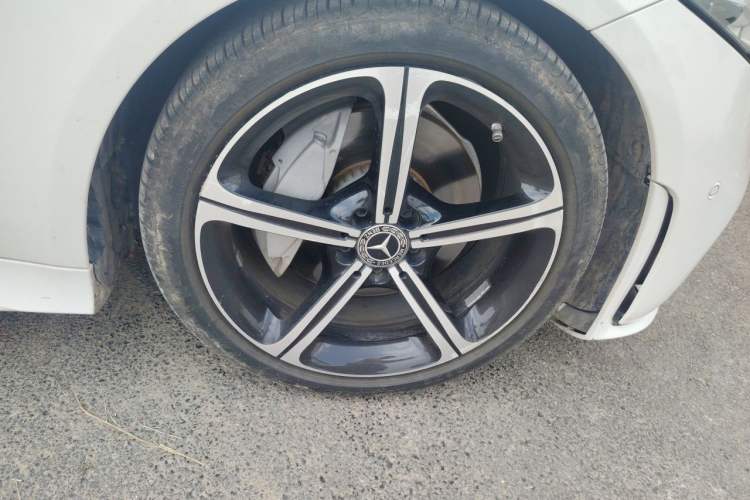 Used Mercedes-Benz CLS 2020 CLS 300 Luxury Model Right Front Wheel Hub