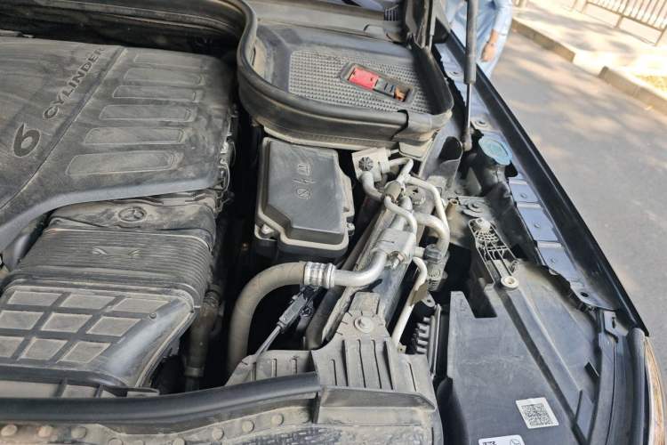 Used Mercedes-Benz CLS  Engine Bay Left