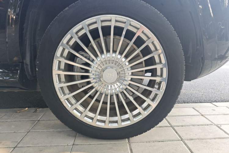 Used Mercedes-Benz CLS  Right Front Wheel Hub