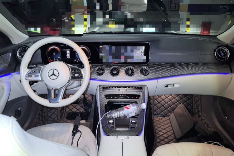 Used Mercedes-Benz CLS 2021 Refreshed CLS 300 Dynamic Edition Center Console
