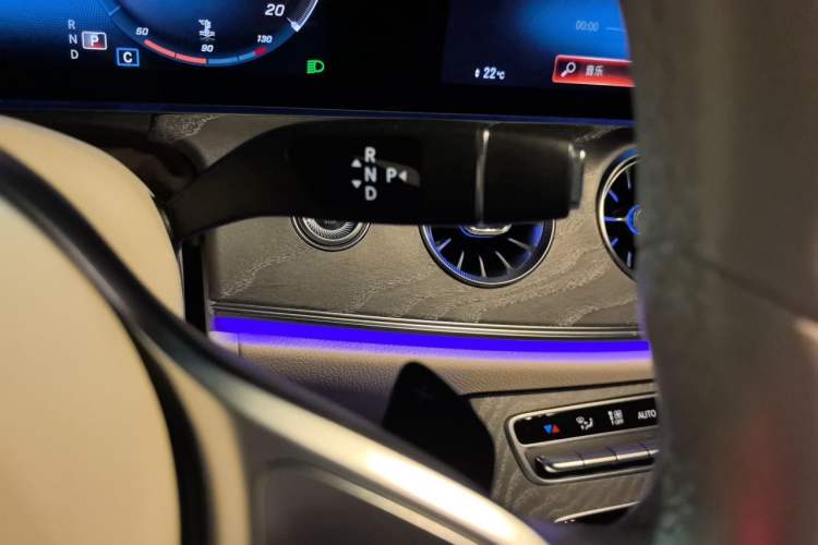 Used Mercedes-Benz CLS 2021 Refreshed CLS 300 Dynamic Edition Gear Lever