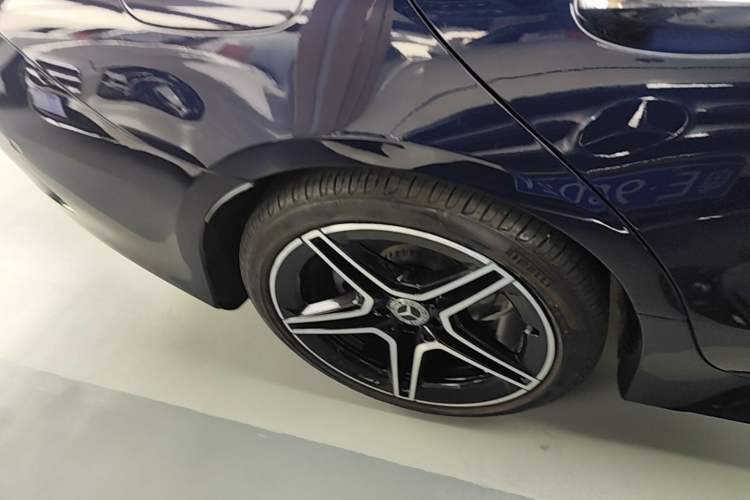 Used Mercedes-Benz CLS 2021 CLS 300 Luxury Model Right Rear Wheel Hub