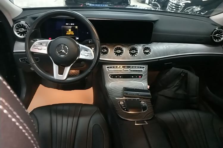 Used Mercedes-Benz CLS 2021 CLS 300 Sport Edition Center Console