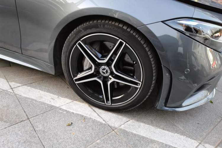 Used Mercedes-Benz CLS 2021 CLS 300 Luxury Model Right Front Wheel Hub