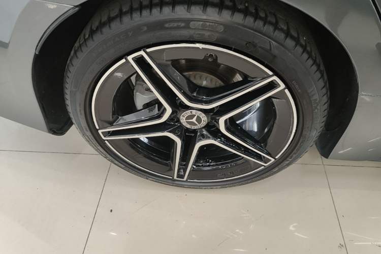 Used Mercedes-Benz CLS 2021 CLS 300 Luxury Model Right Rear Wheel Hub