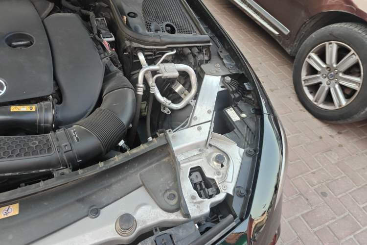 Used Mercedes-Benz CLS 2021-Year Restyled CLS 300 Luxury Edition Engine Bay Left