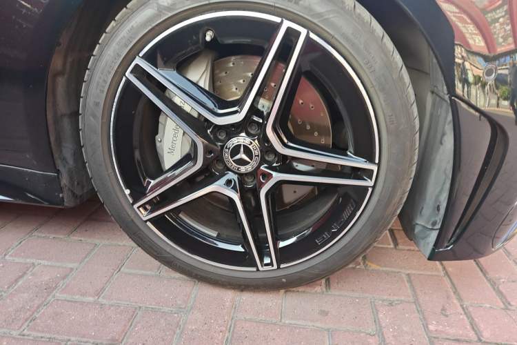Used Mercedes-Benz CLS 2021-Year Restyled CLS 300 Luxury Edition Right Front Wheel Hub